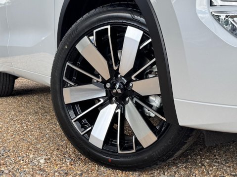 Mitsubishi Outlander 2.4 22.7kWh Diamond CVT 4WD Euro 6 (s/s) 5dr 29