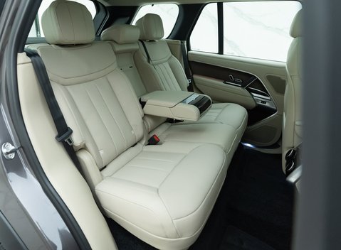 Land Rover Range Rover P460e SE 13