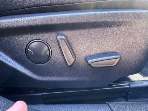 Ford Focus TITANIUM X 24