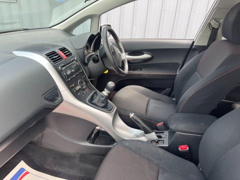 Toyota Auris 1.6 V-Matic SR Euro 5 5dr 5