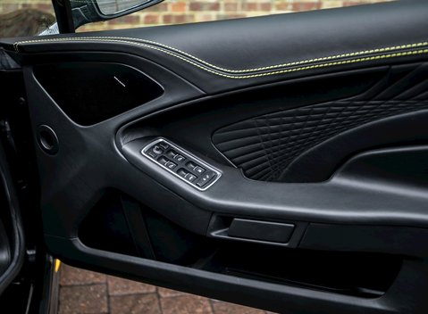 Aston Martin Vanquish S 21