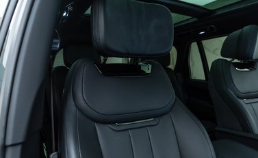 Land Rover Range Rover P530 SV 15