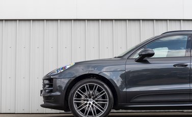 Porsche Macan S 28