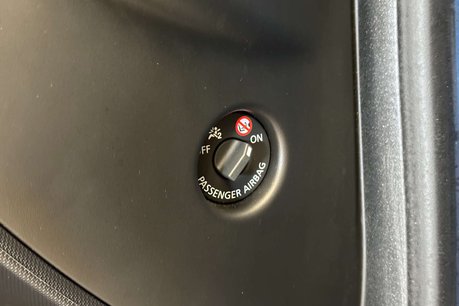 Renault Clio 0.9 TCe Dynamique MediaNav Hatchback 5dr Petrol Manual Euro 5 (s/s) (90 ps) 38