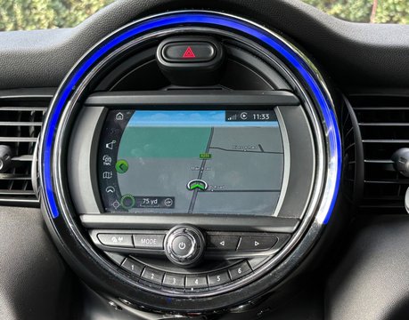 Mini Hatch Cooper 1,5 Petrol Manual Pepper Nav 5 door - APPLE CARPLAY - REAR PARK 12