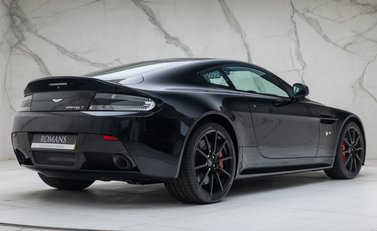 Aston Martin V12 Vantage S 6