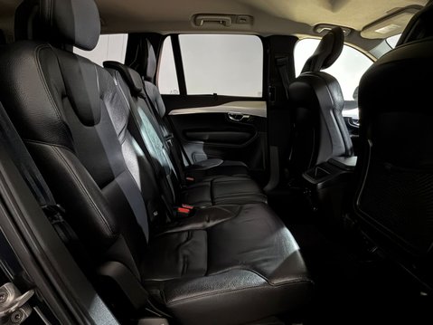 Volvo XC90 D5 MOMENTUM AWD 19