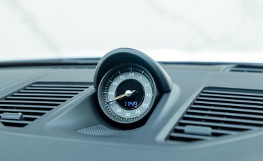 Porsche 911 GT3 TOURING (992) 18