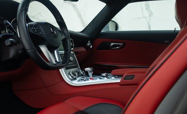 Mercedes-Benz SLS AMG 16