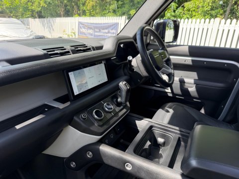 Land Rover Defender X-DYNAMIC S MHEV 25