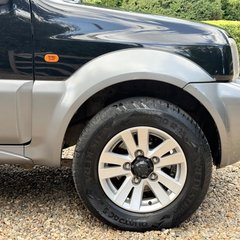 Suzuki Jimny SZ4 1
