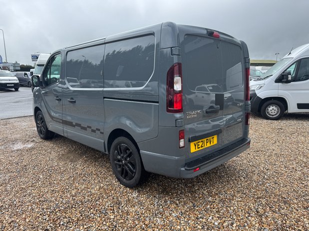 Renault Trafic SWB L1H1 Low Roof SL28 Air Con Alloys Sensors EURO 6 NO VAT 10