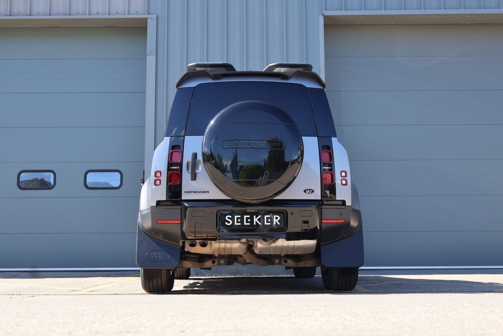 Land Rover Defender 110 HARD TOP MHEV expedition model ask about rear seat conversion 10