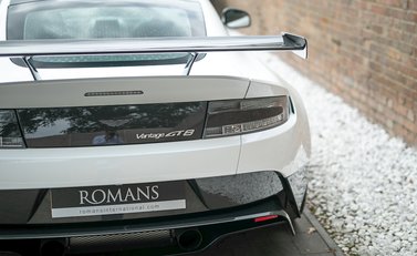 Aston Martin Vantage GT8 20
