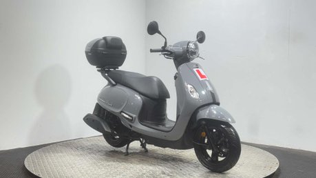 SYM Fiddle 2025 ONLY 2K 1 OWNER 125CC LEARNER SCOOTER WITH TOP BOX 2