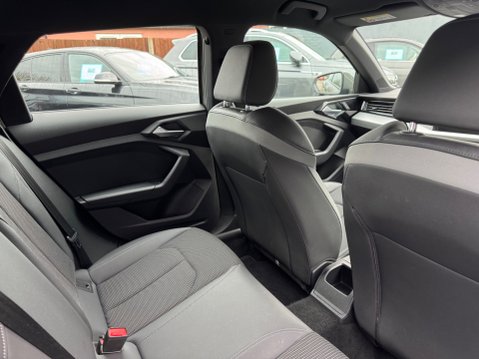 Audi A1 S LINE 35 TFSI S-A 36