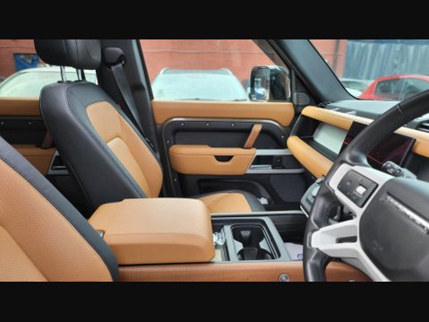 Land Rover Defender X-DYNAMIC HSE MHEV 16