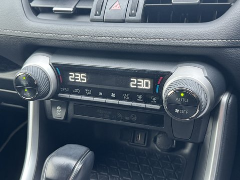 Toyota Rav 4 2.5 VVT-h GPF Icon SUV 5dr Petrol Hybrid CVT Euro 6 (s/s) (218 ps) 30