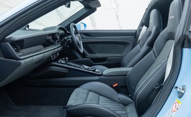 Porsche 911 Targa 4 GTS (992) 18