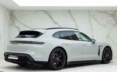 Porsche Taycan GTS Sport Turismo 6