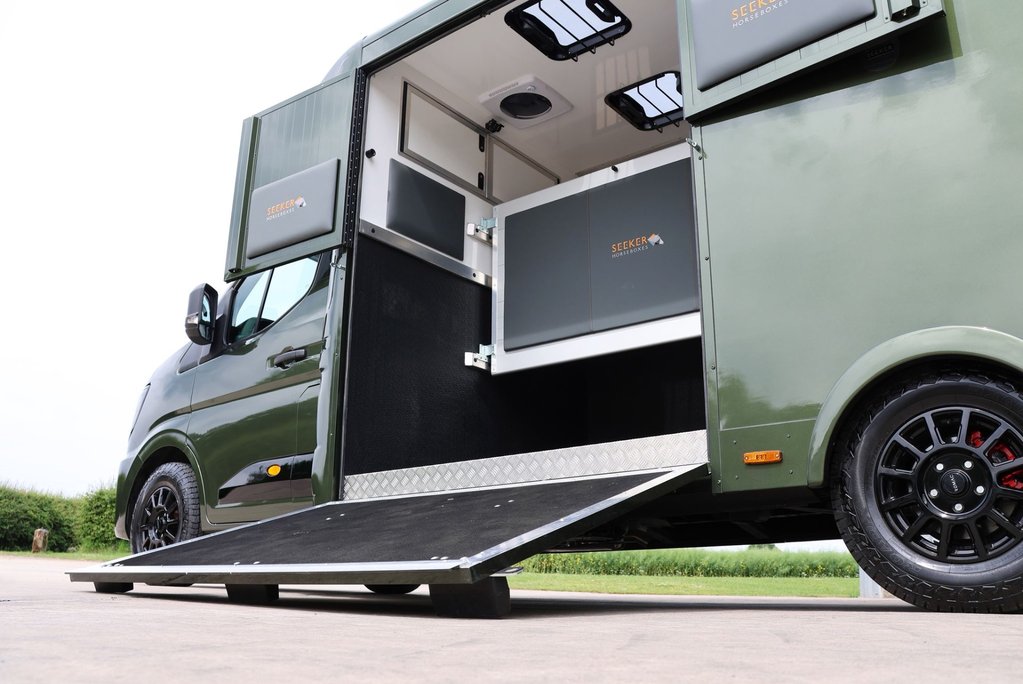 Renault Master BRAND NEW 3.5 TON STALLION BUILD EXTREME HEAVY DUTY HORSEBOX FROM SEEKER  8