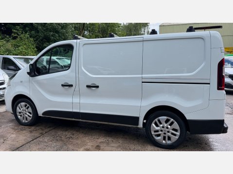 Renault Trafic 1.6 dCi ENERGY 27 Sport Nav Panel Van 5dr Diesel Manual SWB Standard Roof E 18
