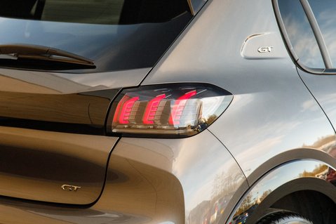 Peugeot 208 PURETECH GT S/S 10