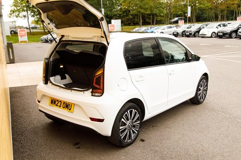 Volkswagen Up BLACK EDITION 24