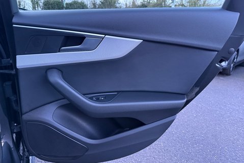 Audi A4 TDI SPORT AUTOMATIC -VIRTUAL COCKPIT -APPLE CARPLAY -REVERSE CAMERA 33