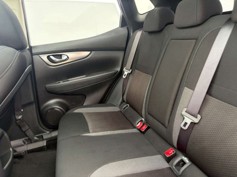 Nissan Qashqai 1.3 Qashqai N-Connecta DiG-T 5dr 50