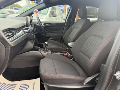 Ford Focus 1.0T EcoBoost ST-Line Euro 6 (s/s) 5dr 17