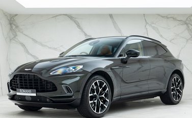 Aston Martin DBX 6