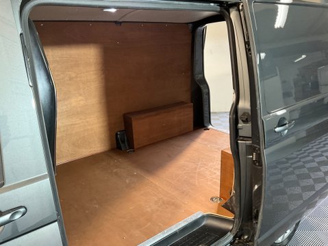 Volkswagen Transporter 2.0 TDI T28 Highline FWD SWB Euro 6 (s/s) 5dr 8