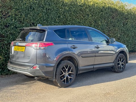 Toyota Rav 4 2.5 VVT-h Design SUV 5dr Petrol Hybrid CVT Euro 6 (s/s) (197 ps) 30