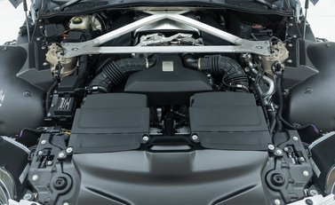 Aston Martin V8 Vantage 32