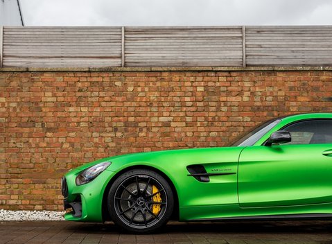 Mercedes-Benz AMG GT R 32