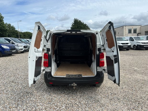 Peugeot Expert MWB L2H1 Professional 2700 Air Con Sensors Tow Bar EURO 6 NO VAT 11
