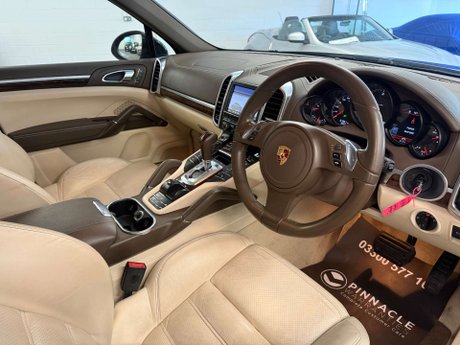 Porsche Cayenne 3.0 TD V6 SUV 5dr Diesel Tiptronic 4WD Euro 5 (s/s) (240 ps) 11