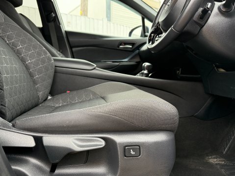 Toyota C-HR DESIGN AUTOMATIC 14