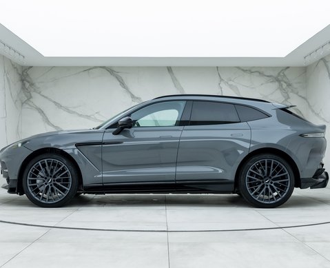 Aston Martin DBX 707 