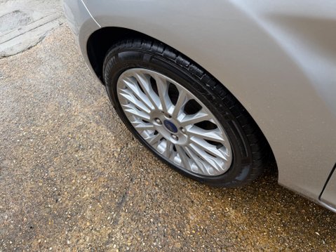 Ford Fiesta TITANIUM - AUTOMATIC 26