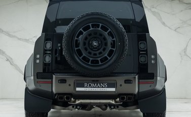 Land Rover Defender 110 OCTA EDITION ONE 8