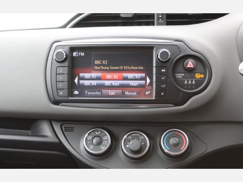 Toyota Yaris VVT-I ICON 17