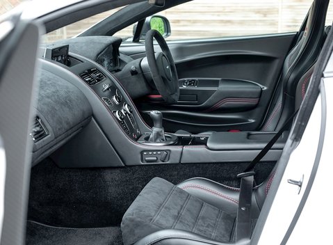 Aston Martin Vantage GT8 13