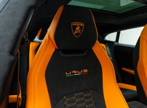 Lamborghini Urus Pearl Capsule 15