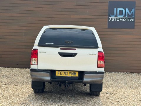 Toyota Hilux 2.4 HI-Luxury Invincible X D-4D 4WD Double Cab 4WD 5dr 5