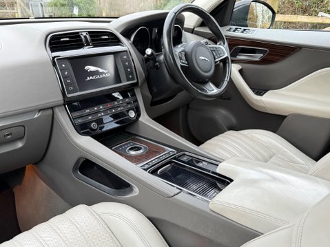 Jaguar F-Pace I PORTFOLIO AWD 