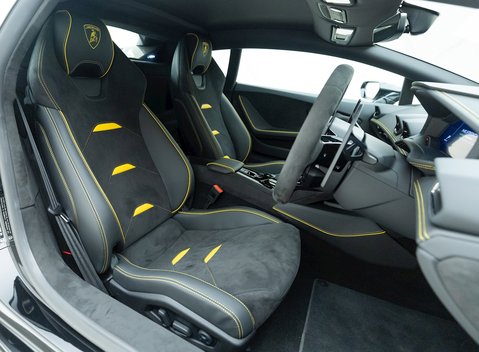 Lamborghini Huracan LP640-2 Tecnica 8