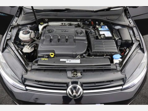 Volkswagen Golf 2.0 Golf SE Nav TDI BlueMotion Technology Semi-Auto 5dr 50