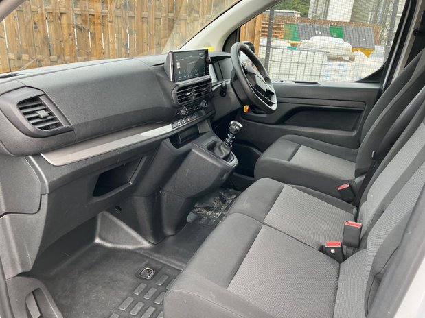 Citroen Dispatch DISPATCH XL DIESEL 1.5 Blue HDi 120ps Van Driver 13